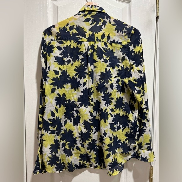 Gap Women’s The Boyfriend Fit Shirt cotton Button Down size medium - Picture 2 of 6